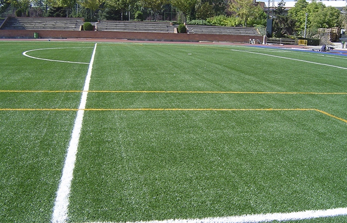 instalación désped artificial para campos de fútbol